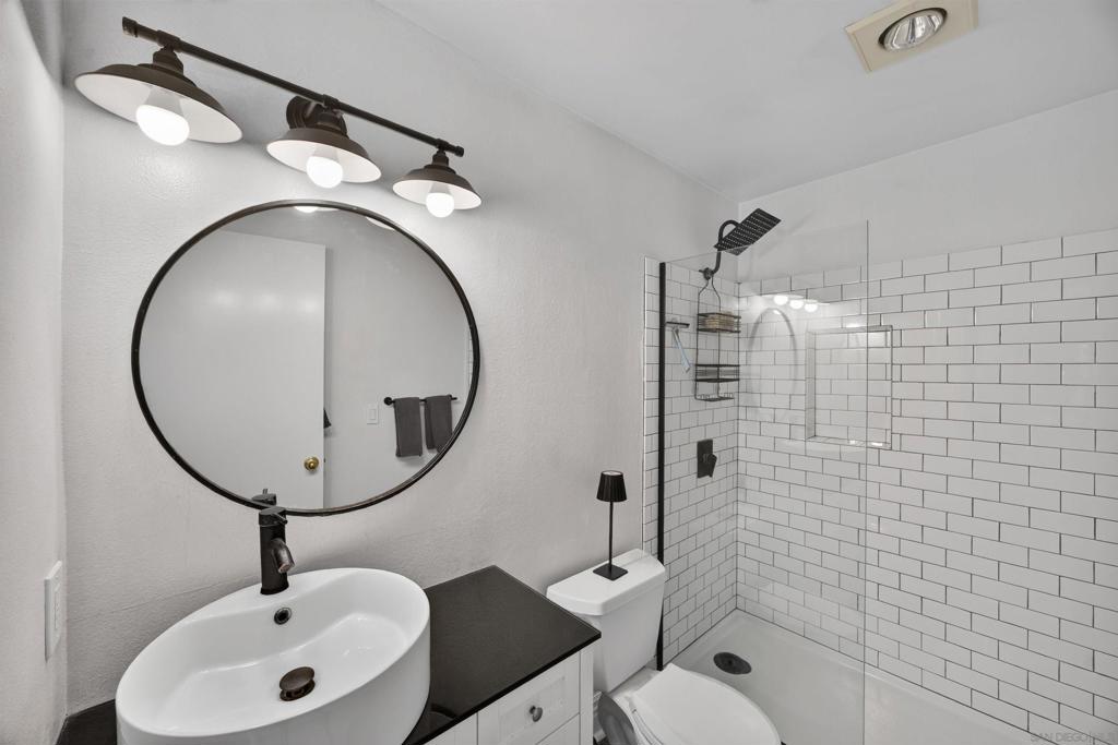 2850 Reynard Way - photo 4