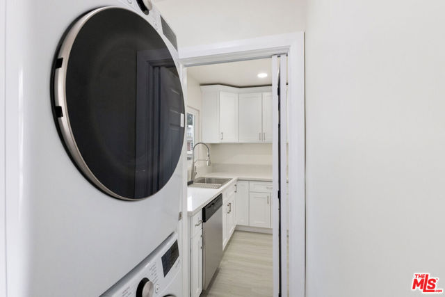 7127 Ramsgate Avenue, Los Angeles CA: https://media.crmls.org/mediaz/dd48cb10-4b5c-45e7-beeb-cb33142f1826.jpg