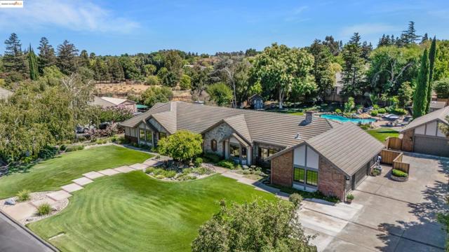 2960 Almondwood Pl, Oakley CA: https://media.crmls.org/mediaz/dd48eac0-3df9-4ecb-ba1a-1beec0966eef.jpg