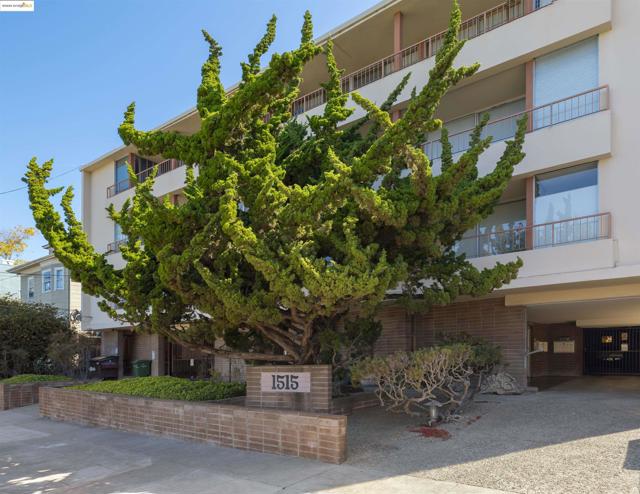 1515 Oxford, Berkeley CA: https://media.crmls.org/mediaz/dd492e99-7273-4447-ba10-27cbab51239e.jpg
