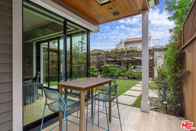 106 Dudley Avenue, Venice CA: https://media.crmls.org/mediaz/dd4993ae-0870-4d7a-88e5-c1ed1a4e13e4.jpg