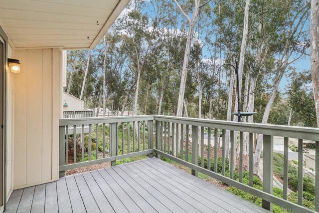10263 Caminito Toronjo, San Diego CA: https://media.crmls.org/mediaz/dd49cd75-5bd0-4683-801c-d353dc082052.jpg