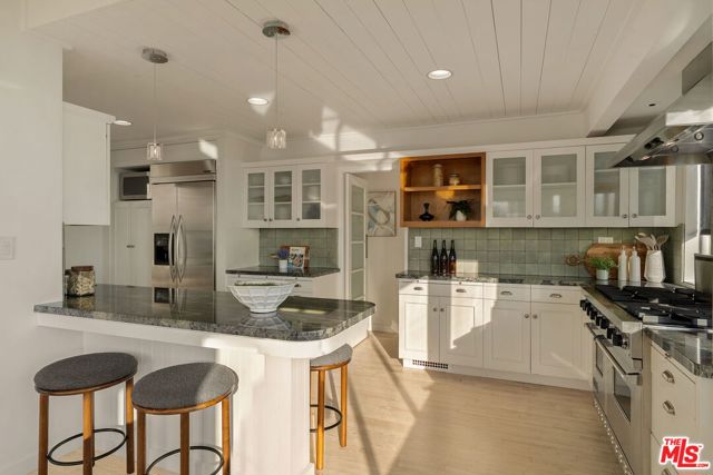 143 Ocean Avenue Ext, Santa Monica CA: https://media.crmls.org/mediaz/dd4a75a6-2a97-4d3a-b1b5-c74bbe218199.jpg