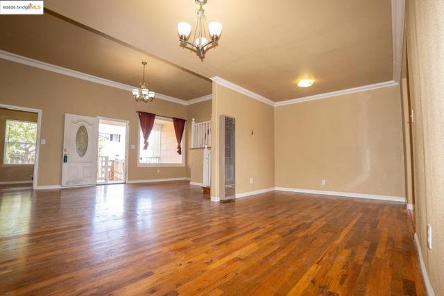 6084 Monterey AVE, Richmond CA: https://media.crmls.org/mediaz/dd4ade32-7a9b-43f5-b6f3-0b3650856a6a.jpg