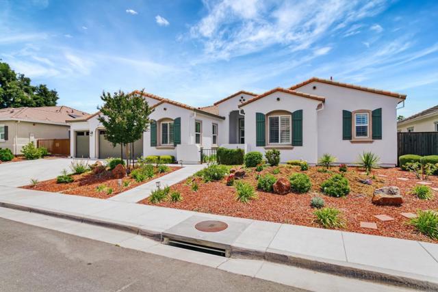 7942 Cinnamon Way, Gilroy CA: https://media.crmls.org/mediaz/dd4b0159-62d6-4a5d-a1d6-ec8819339604.jpg