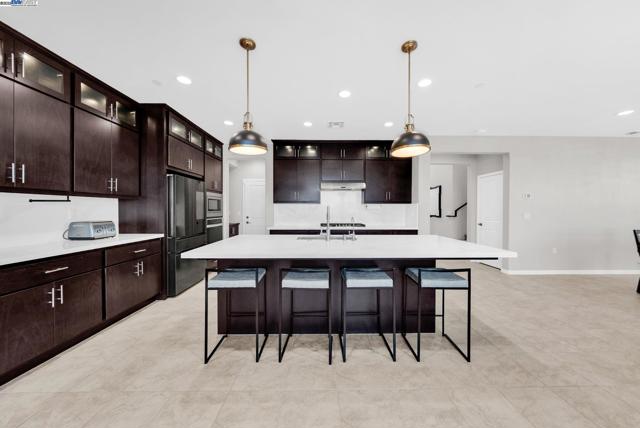 2859 Wylin Blvd, Lathrop CA: https://media.crmls.org/mediaz/dd4b51ae-019a-46d2-a559-ceb59cb1c7c3.jpg