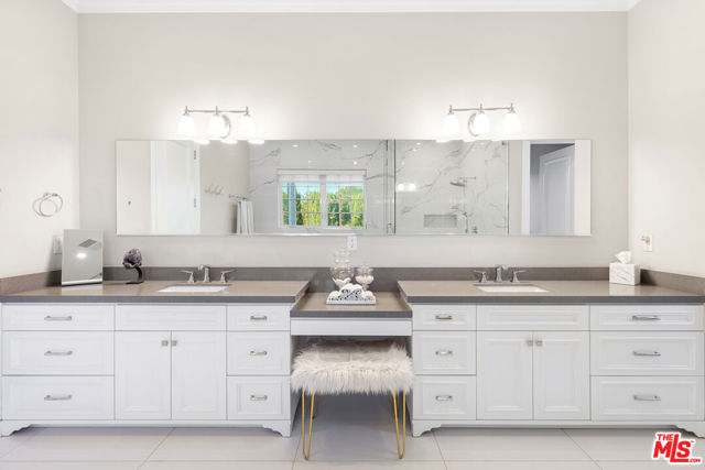 5000 Petit Avenue, Encino CA: https://media.crmls.org/mediaz/dd4b8f6e-a9b7-478c-8cca-08fbae1782a6.jpg