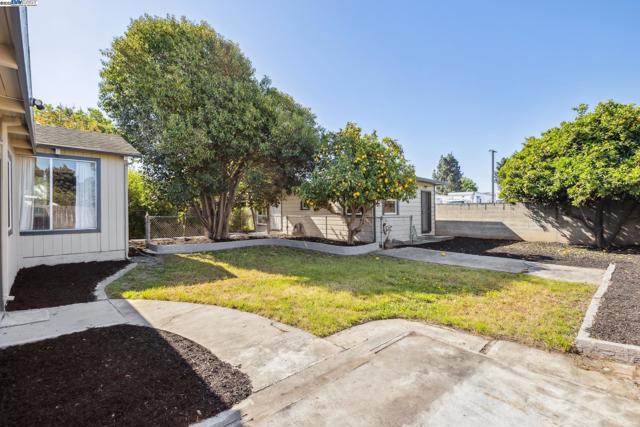 37107 Holly St, Fremont CA: https://media.crmls.org/mediaz/dd4b90fe-e7a9-40e7-ba46-d636ee778205.jpg