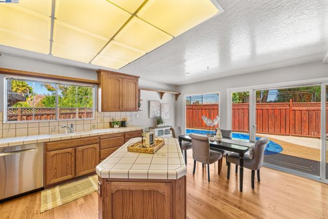 36092 Blair Pl, Fremont CA: https://media.crmls.org/mediaz/dd4c9c7a-62d7-43e4-893a-068e3ee44a64.jpg