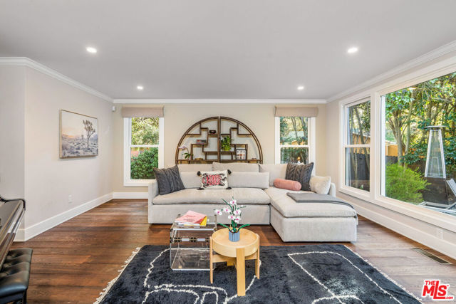 1514 Willow Drive, Topanga CA: https://media.crmls.org/mediaz/dd4cf3a6-9d39-4cee-ae82-d847fa49a6b9.jpg