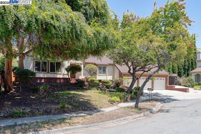 41366 Charlita Ct, Fremont CA: https://media.crmls.org/mediaz/dd4d0c15-02e4-4847-bed6-019ce99ad19b.jpg