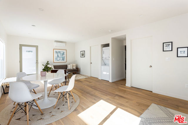 1946 1/2 Preston Avenue, Los Angeles CA: https://media.crmls.org/mediaz/dd4d1daa-47b4-4e26-8fc7-c49fed3418e2.jpg