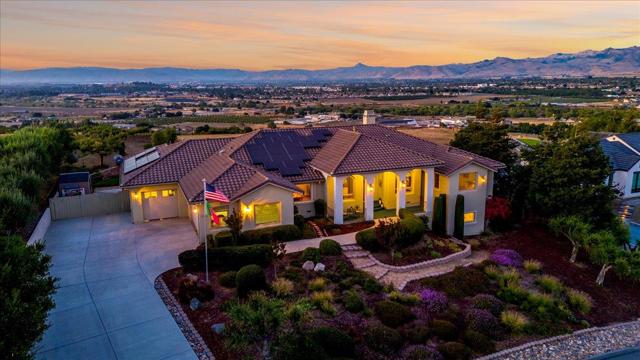 4116 Ashford Circle, Hollister CA: https://media.crmls.org/mediaz/dd4d365b-9503-438b-a73c-9c67ed5aef2e.jpg