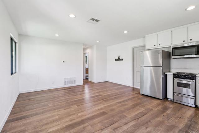 1797 99 Rabbit Hill, Fallbrook CA: https://media.crmls.org/mediaz/dd4dd7ed-3917-4a04-88f6-288adc46500f.jpg