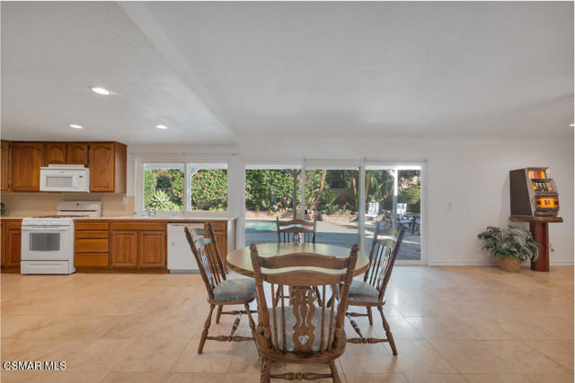 2108 N Brower Street, Simi Valley CA: https://media.crmls.org/mediaz/dd4dd7f9-f34c-4f9c-a43b-4b8bcd8c5069.jpg