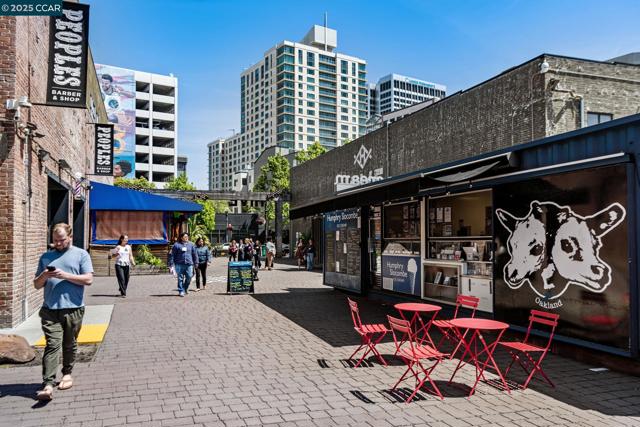 438 W Grand Ave, Oakland CA: https://media.crmls.org/mediaz/dd4e0b18-5c28-43b0-8731-95067e8961e7.jpg