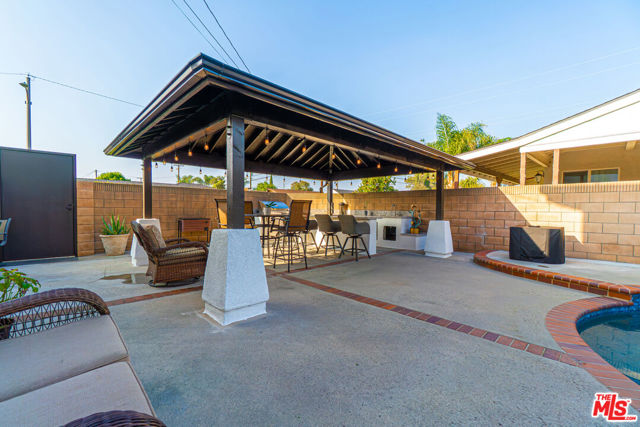 7637 Brunache Street, Downey CA: https://media.crmls.org/mediaz/dd4e857b-22de-42df-baf9-b50a8e1f7711.jpg