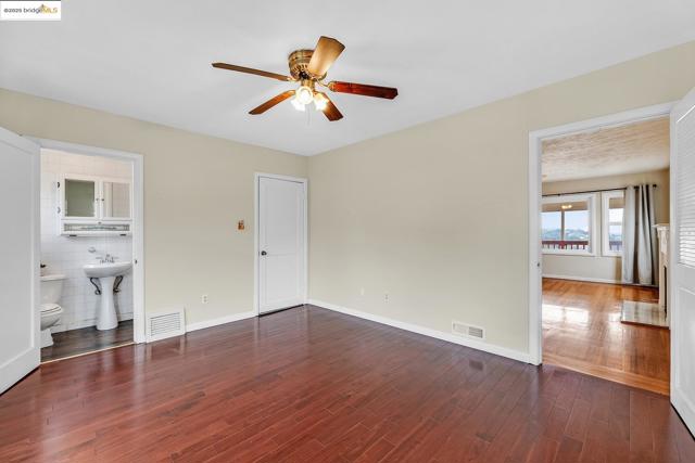 6933 Simson Street, Oakland CA: https://media.crmls.org/mediaz/dd4fd860-4c11-4f20-b3bf-3832d705a168.jpg