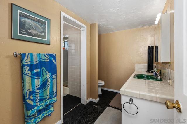 4816 Redondo Dr, La Mesa CA: https://media.crmls.org/mediaz/dd501fbd-0d1e-42e5-9155-63af63917e12.jpg