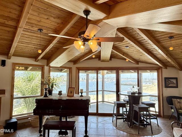 268 Sunset Drive, Oxnard CA: https://media.crmls.org/mediaz/dd50a6e2-becc-4957-9c1b-6f0da4c5386f.jpg