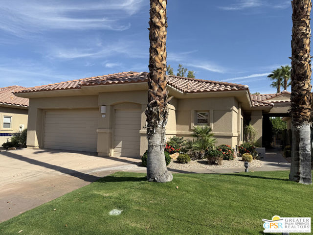 154 Kavenish Drive, Rancho Mirage CA: https://media.crmls.org/mediaz/dd5103d8-e393-40f4-92af-ca11230ea488.jpg