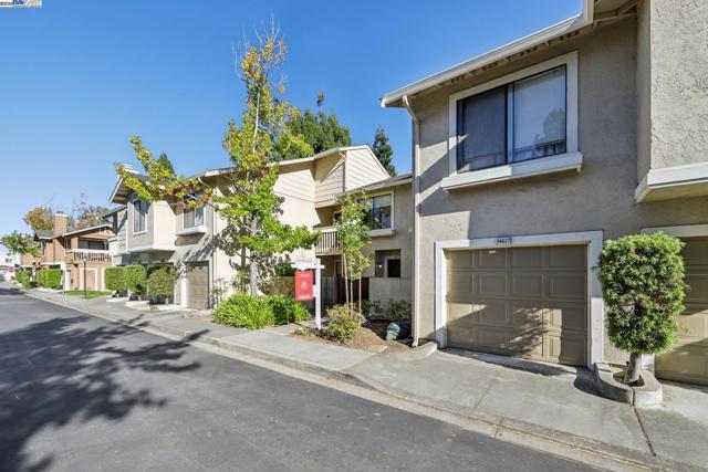 34627 Pueblo Terrace, Fremont CA: https://media.crmls.org/mediaz/dd5131bc-1450-4a8c-8197-e4b04133da01.jpg