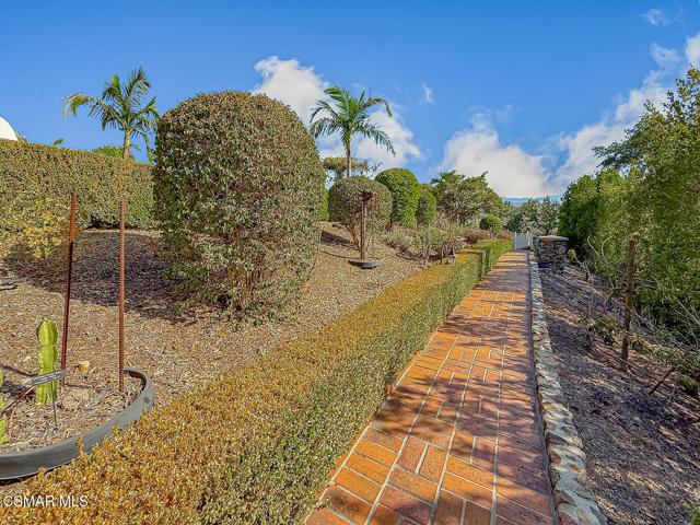 1832 Calle Salto, Thousand Oaks CA: https://media.crmls.org/mediaz/dd51434b-4bf3-452e-a850-5b8b7ac31bc8.jpg