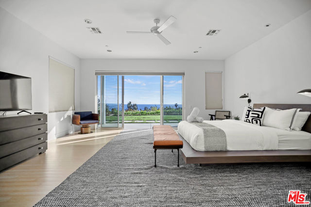 27454 Winding Way, Malibu CA: https://media.crmls.org/mediaz/dd51a4fb-753b-428e-9189-49303a557ea0.jpg