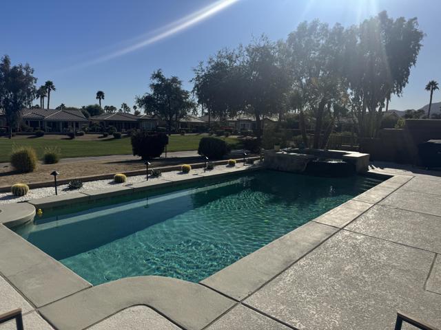 61722 Topaz Drive, La Quinta CA: https://media.crmls.org/mediaz/dd51fd80-41bb-47a9-b6a6-0a9bd51efba5.jpg