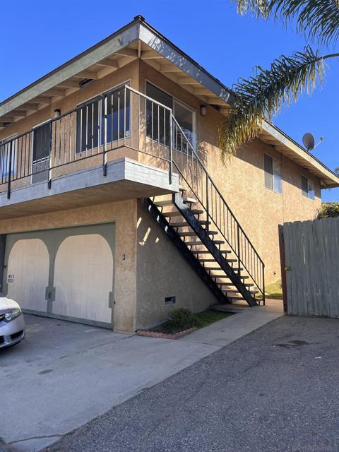 1425 La Salina St, Oceanside CA: https://media.crmls.org/mediaz/dd520864-a9f9-437d-b1dd-427a824c5d47.jpg