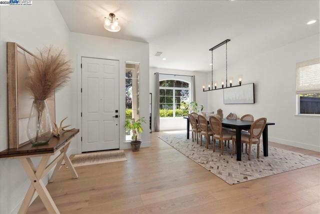 3319 Besana Dr, El Dorado Hills CA: https://media.crmls.org/mediaz/dd521e5c-7085-4526-b5f7-64f8cd84c12d.jpg
