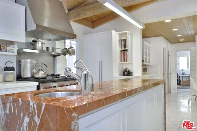 4031 Hollyline Avenue, Sherman Oaks CA: https://media.crmls.org/mediaz/dd522f5d-4904-49c7-9fbb-5958493c8e0f.jpg