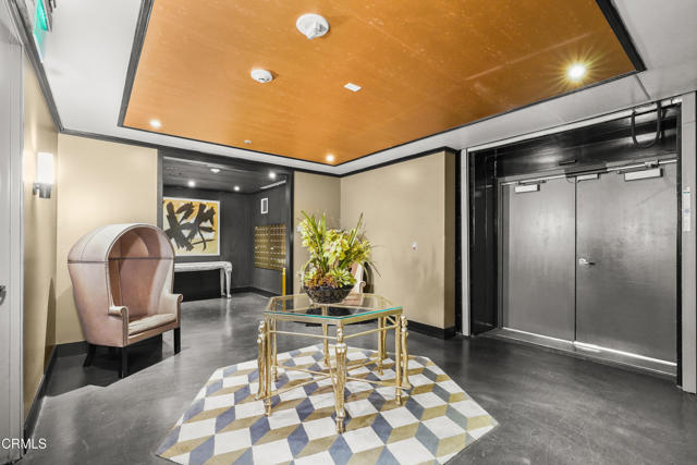 849 S Broadway, Los Angeles CA: https://media.crmls.org/mediaz/dd5239fc-a3ba-40bb-b5a2-2608d57c2593.jpg