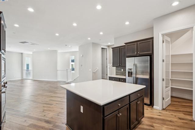 5813 Huntley Ave, Dublin CA: https://media.crmls.org/mediaz/dd52656d-e656-4bea-be25-3ba6eb3f5a88.jpg