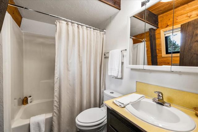 39656 Forest Road, Big Bear CA: https://media.crmls.org/mediaz/dd526ee1-e05d-4170-878e-ba0f9f792ce4.jpg