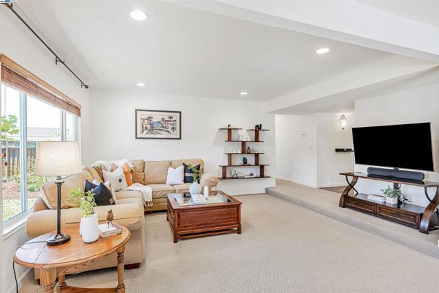 3335 Cornish Ct, Fremont CA: https://media.crmls.org/mediaz/dd52d2eb-85a0-4a9c-9106-4f517c447782.jpg