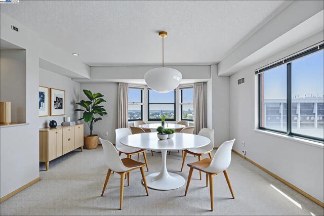 988 Franklin St, Oakland CA: https://media.crmls.org/mediaz/dd530713-a4e6-4129-b9e0-0386ae25c0b5.jpg