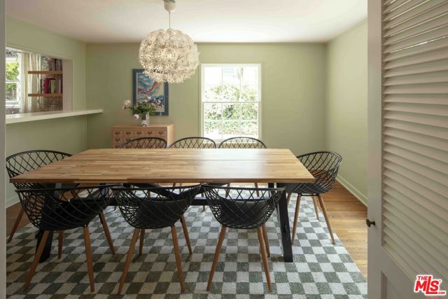 881 Cumberland Road, Glendale CA: https://media.crmls.org/mediaz/dd530e90-8ce3-4785-9134-baad74fde1c8.jpg