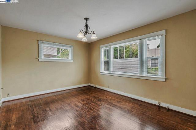 1560 Lincoln Ave #B, Alameda CA: https://media.crmls.org/mediaz/dd5324b8-17df-4684-b686-a948319f528d.jpg