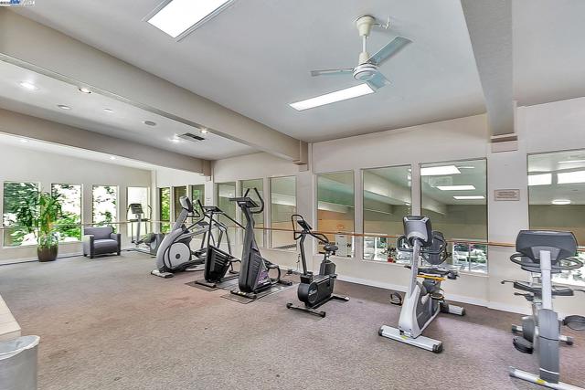291 Tradewinds Dr, San Jose CA: https://media.crmls.org/mediaz/dd535ed9-e4b6-4c6f-957e-3285a956c02c.jpg