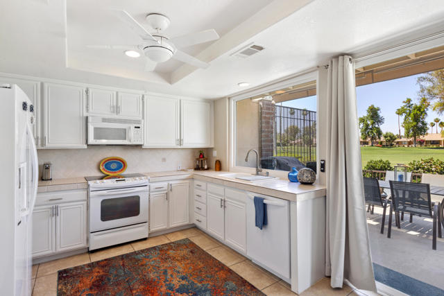 428 Sierra Madre S, Palm Desert CA: https://media.crmls.org/mediaz/dd53610c-18f5-4dde-9f7d-18613be5959f.jpg