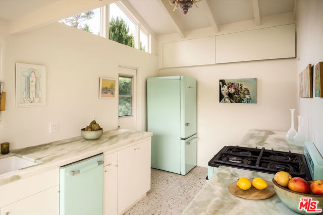 2764 Outpost Drive, Los Angeles CA: https://media.crmls.org/mediaz/dd536ffc-c485-4d4c-bb17-77377af6f9eb.jpg