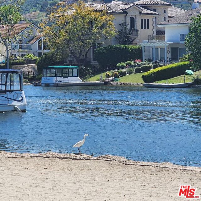 32134 Beachlake Lane, Westlake Village CA: https://media.crmls.org/mediaz/dd53972e-aab4-422a-bab1-608ccd143aaf.jpg