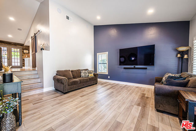 20055 Avenue Of The Oaks, Newhall CA: https://media.crmls.org/mediaz/dd55a0d3-b90b-428f-85d6-dc5a411bbc55.jpg