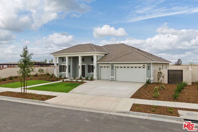 3719 Pathway Court, Bakersfield CA: https://media.crmls.org/mediaz/dd55b714-6c16-4162-ad7e-25cc9f234423.jpg