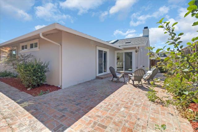 31 La Mirada Court, Salinas CA: https://media.crmls.org/mediaz/dd55c4e7-db92-46ec-befe-585fd54a53d9.jpg