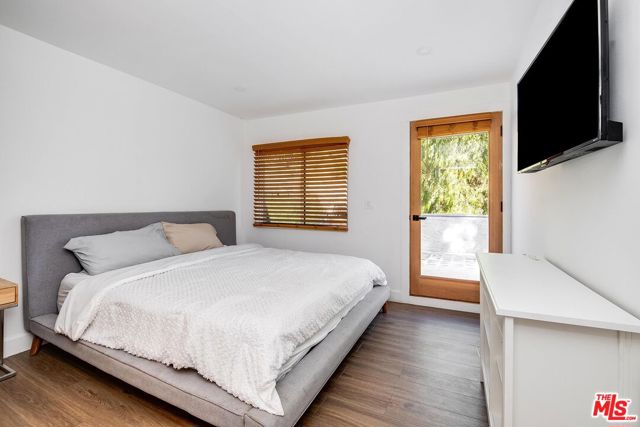 9622 Highland Gorge Drive, Beverly Hills CA: https://media.crmls.org/mediaz/dd561eb2-5d7b-441a-a279-7d61f882a728.jpg
