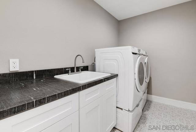 1080 Landavo Rancho Rd, Escondido CA: https://media.crmls.org/mediaz/dd56b277-ab17-4d1a-aa31-e42e283dab38.jpg