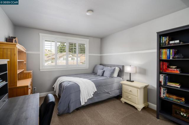 2060 Canyon Crest Ave, San Ramon CA: https://media.crmls.org/mediaz/dd575740-b2ad-49f6-8fce-b1b902477f0d.jpg