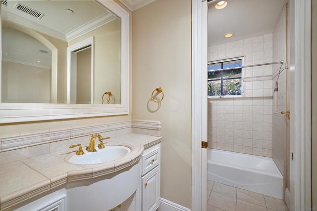 14460 Cheyenne Trl, Poway CA: https://media.crmls.org/mediaz/dd5828d0-9db7-4fa2-900c-b35b18b16eba.jpg